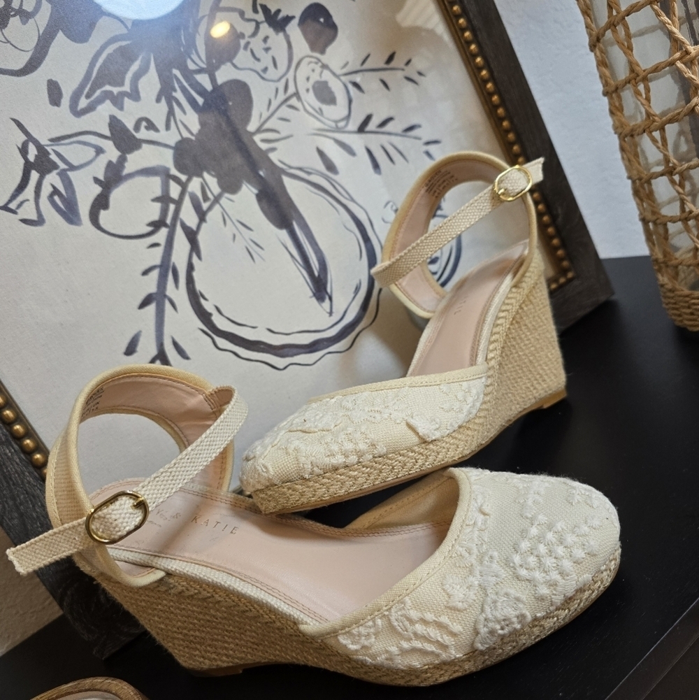 Kelly & Katie Cream Lace Women’s Espadrilles Wedges